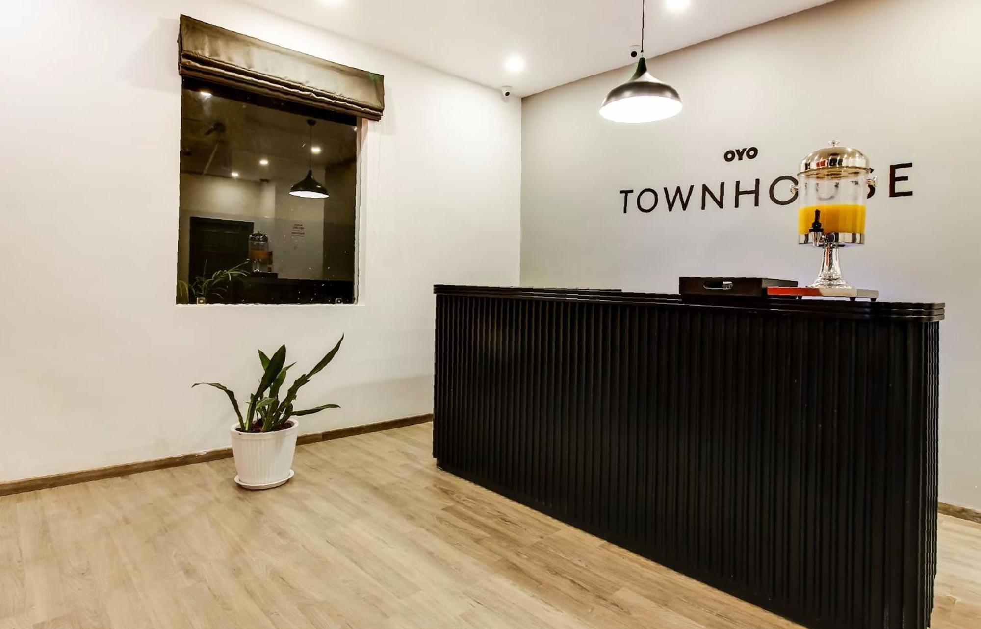 Townhouse De Alphabet Hotel Hyderabad Exterior photo